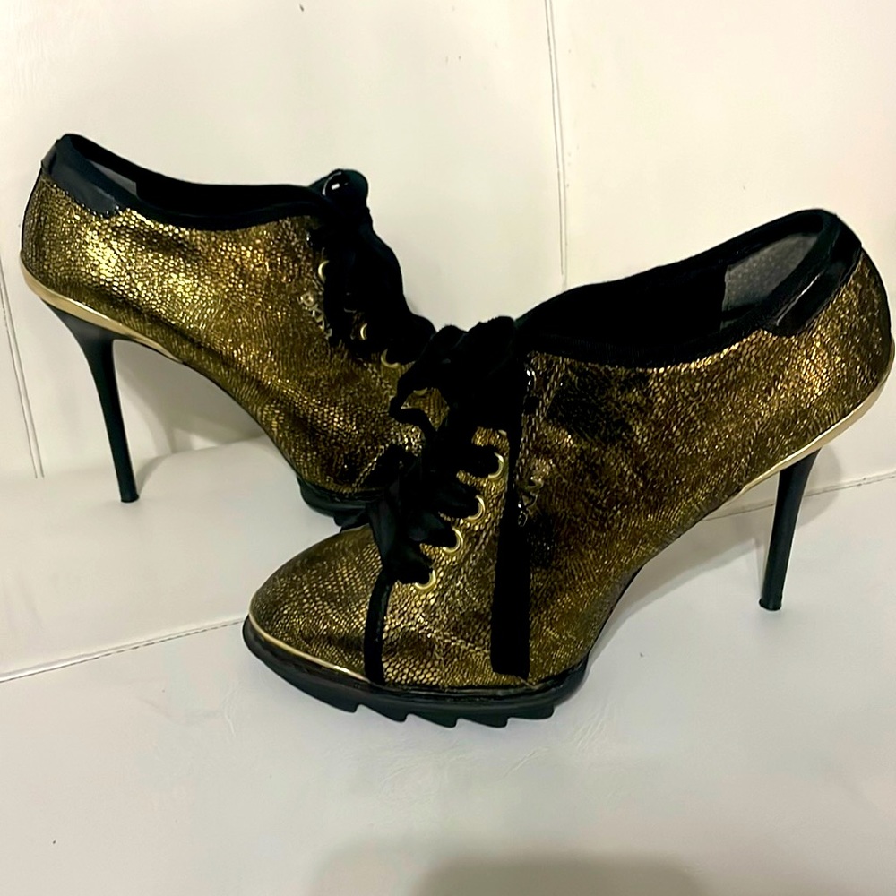 New DKNY gold vintage sneaker stiletto lace up heel bootie 38.5